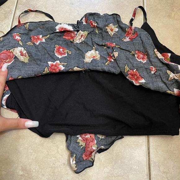 Floral Crop Top - Picture 2 of 4